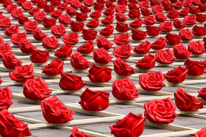 1,000 Roses for Zweibrücken (2012) by Ottmar Hörl